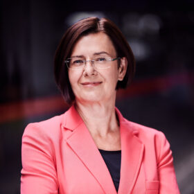 Mag.a Andrea Reithmayer, Vorsitzende des Aufsichtsrats der ÖBB Holding, Präsidentin der Österreichischen Gesellschaft für Umwelt und Technik (ÖGUT)